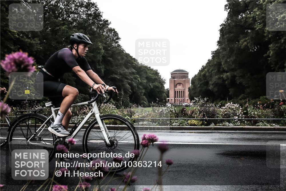 13.09.2026 - Stadtparktriathlon H.Heesch http://msf.ph/oto/10363214 13.09.2026 12:27:55 Radfahren 986, 1061, 1090, 1148, 1157 meine-sportfotos.de
