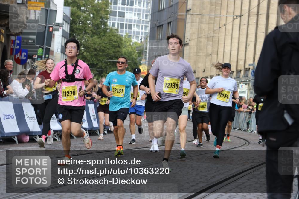13.09.2026 - 21. swb-Marathon Bremen Strokosch-Dieckow http://msf.ph/oto/10363220 13.09.2026 10:59:03 Ziel 10254, 10485, 10794, 10832, 10878, 10948, 11030, 11189, 11228, 11488, 11743, 11955, 12176, 12237, 12320, 12499, 12505, 10415, 10492, 10668, 11086, 11125, 11301, 11302, 11500, 11913, 12118, 12200, 12537, 12541 meine-sportfotos.de
