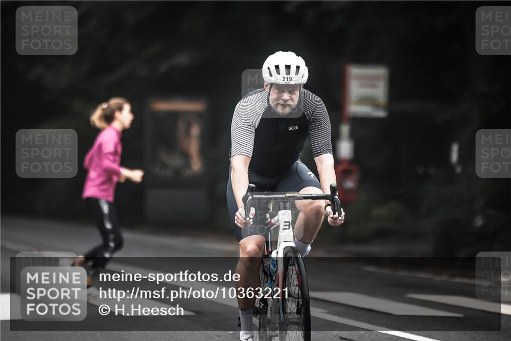 13.09.2026 - Stadtparktriathlon H.Heesch http://msf.ph/oto/10363221 13.09.2026 10:07:37 Radfahren 219, 295 meine-sportfotos.de
