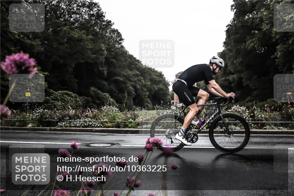 13.09.2026 - Stadtparktriathlon H.Heesch http://msf.ph/oto/10363225 13.09.2026 12:27:56 Radfahren 986, 1061, 1148, 1157 meine-sportfotos.de