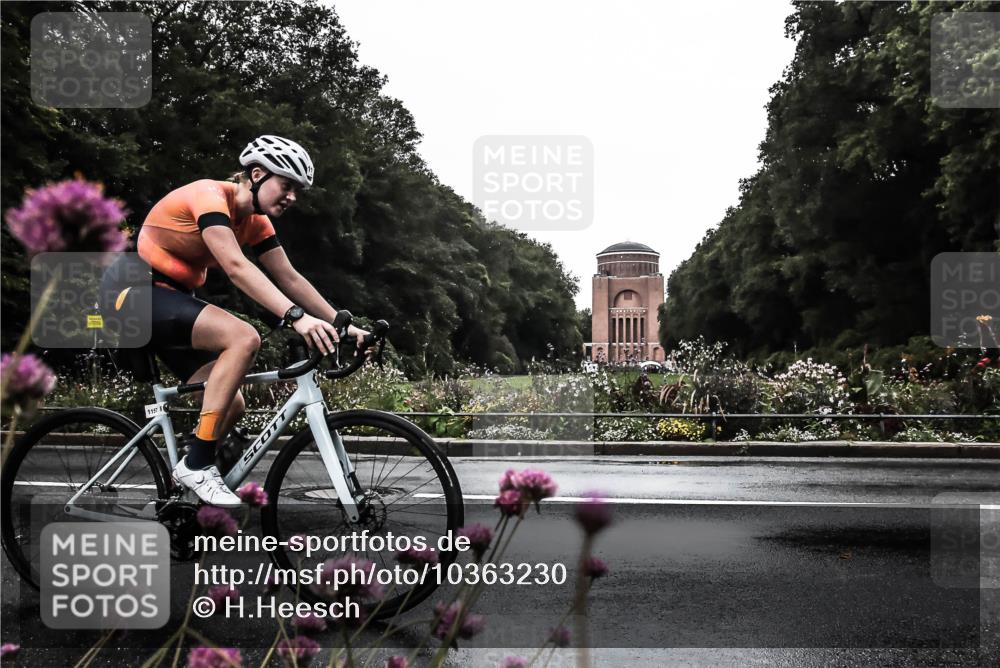 13.09.2026 - Stadtparktriathlon H.Heesch http://msf.ph/oto/10363230 13.09.2026 12:27:59 Radfahren 986, 1020, 1157 meine-sportfotos.de
