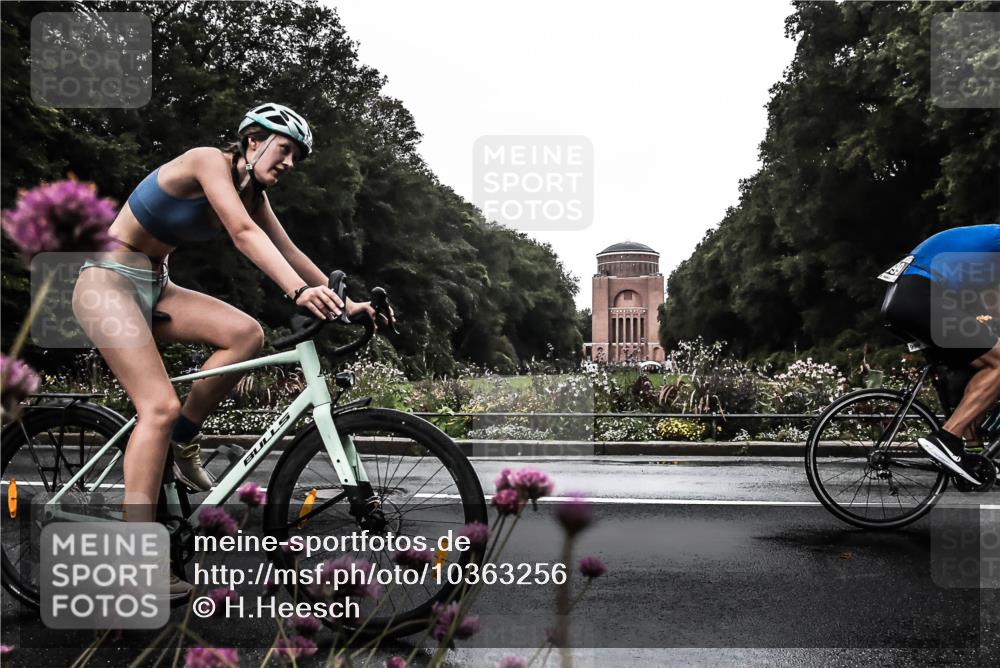 13.09.2026 - Stadtparktriathlon H.Heesch http://msf.ph/oto/10363256 13.09.2026 12:28:12 Radfahren 999, 1056, 1138, 1152 meine-sportfotos.de