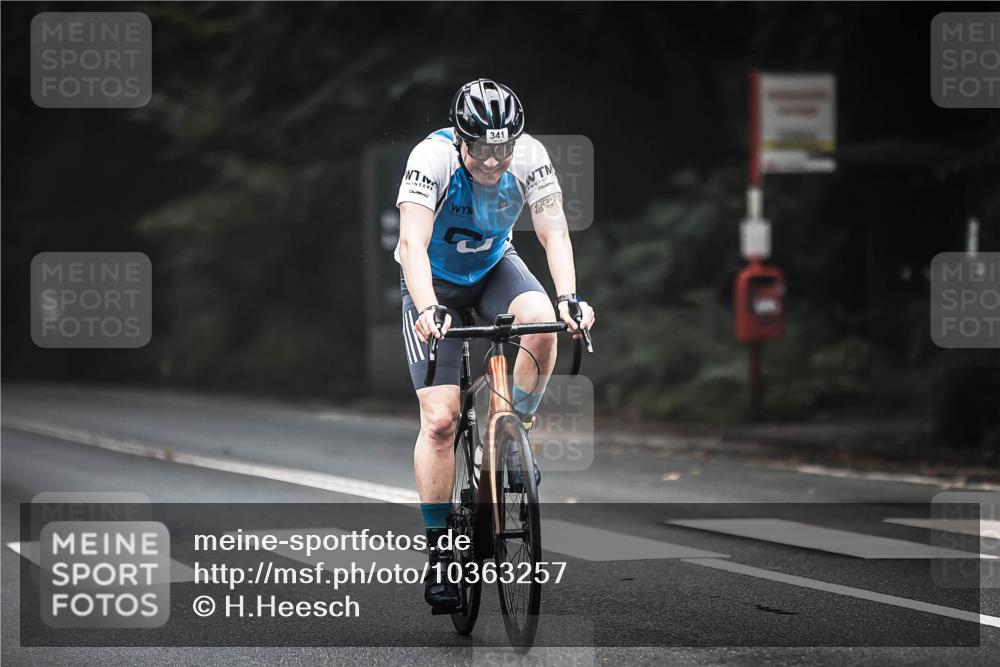 13.09.2026 - Stadtparktriathlon H.Heesch http://msf.ph/oto/10363257 13.09.2026 10:07:46 Radfahren 227, 269, 341 meine-sportfotos.de