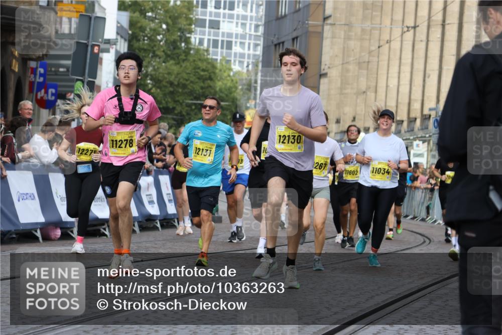 13.09.2026 - 21. swb-Marathon Bremen Strokosch-Dieckow http://msf.ph/oto/10363263 13.09.2026 10:59:04 Ziel 10254, 10485, 10794, 10832, 10948, 11030, 11189, 11228, 11488, 11743, 11955, 12176, 12237, 12320, 12414, 12505, 10415, 10492, 10668, 11086, 11125, 11301, 11302, 11500, 11913, 12118, 12200, 12537, 12541 meine-sportfotos.de