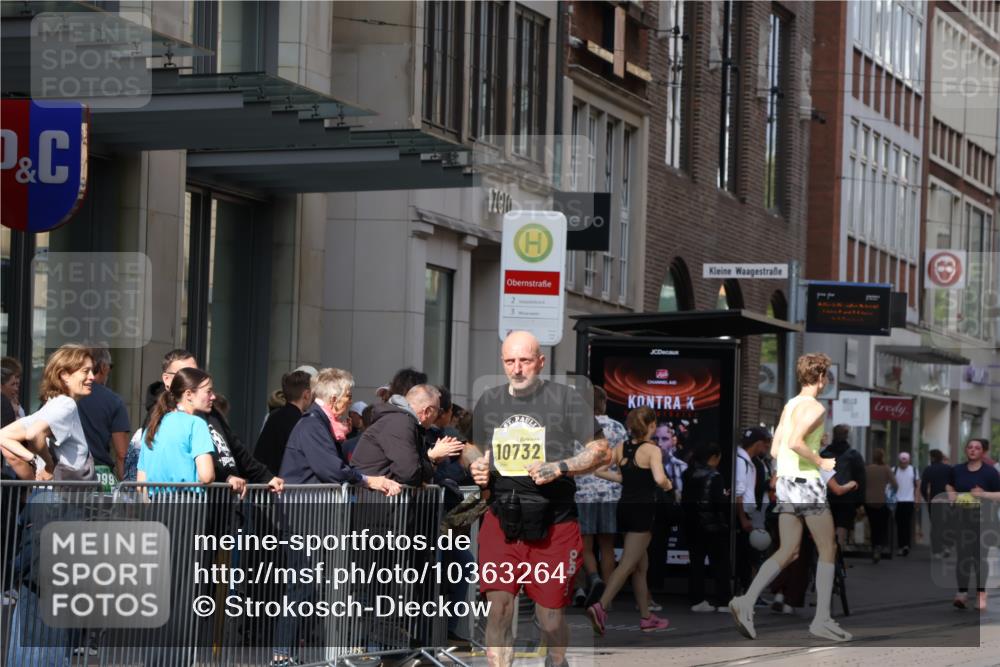 13.09.2026 - 21. swb-Marathon Bremen Strokosch-Dieckow http://msf.ph/oto/10363264 13.09.2026 11:25:08 Ziel 10533, 10732, 12471 meine-sportfotos.de