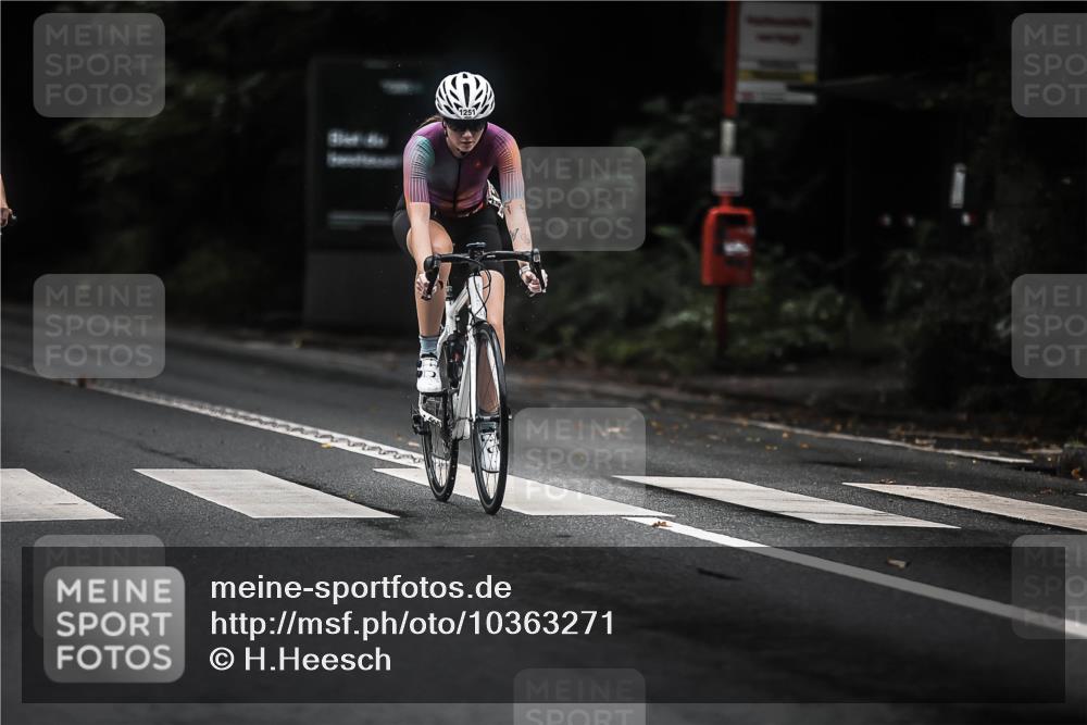 13.09.2026 - Stadtparktriathlon H.Heesch http://msf.ph/oto/10363271 13.09.2026 13:10:56 Radfahren 1251, 1293, 1334, 1347, 1356, 1364 meine-sportfotos.de