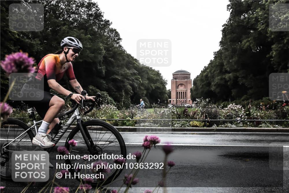 13.09.2026 - Stadtparktriathlon H.Heesch http://msf.ph/oto/10363292 13.09.2026 12:28:23 Radfahren 1098, 1113, 1137, 1158 meine-sportfotos.de