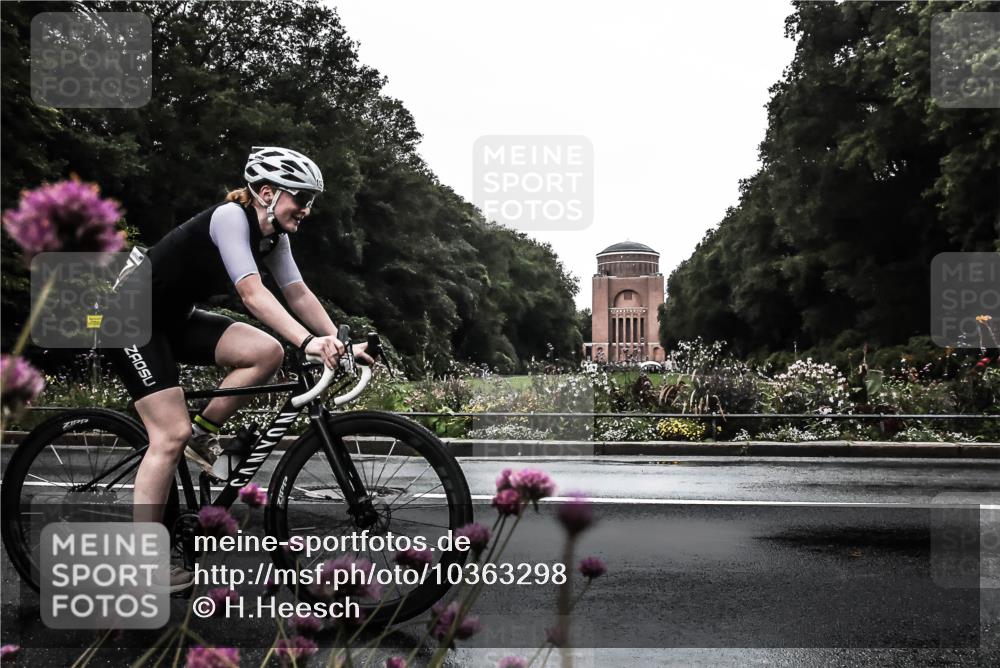 13.09.2026 - Stadtparktriathlon H.Heesch http://msf.ph/oto/10363298 13.09.2026 12:28:27 Radfahren 1098, 1120, 1137 meine-sportfotos.de