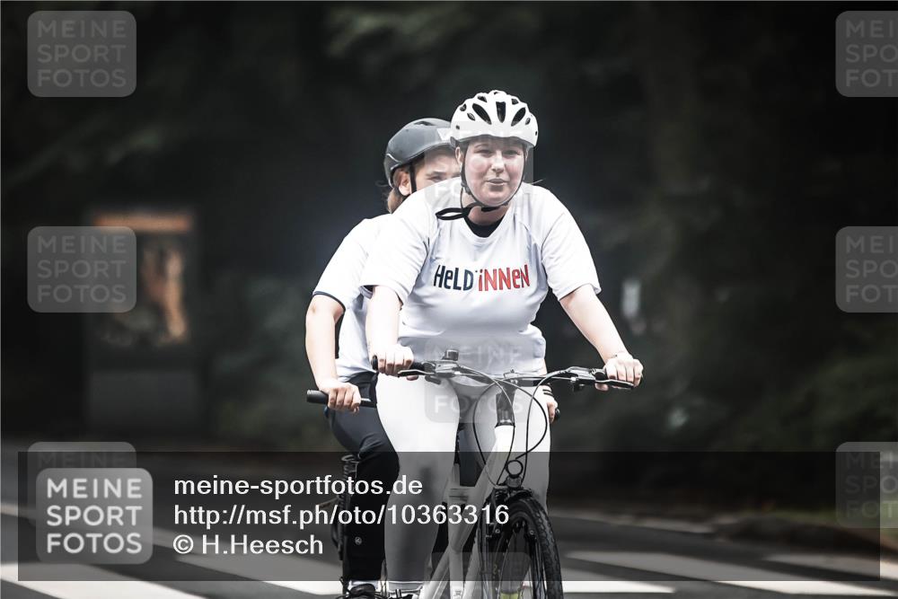 13.09.2026 - Stadtparktriathlon H.Heesch http://msf.ph/oto/10363316 13.09.2026 10:08:08 Radfahren 232, 248, 287, 292, 338 meine-sportfotos.de