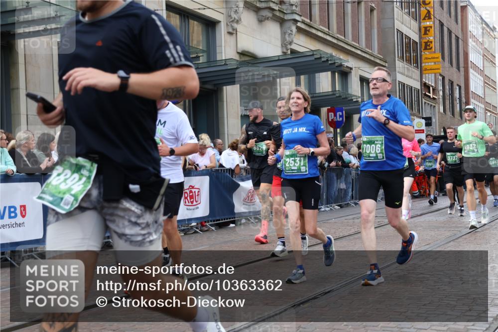 13.09.2026 - 21. swb-Marathon Bremen Strokosch-Dieckow http://msf.ph/oto/10363362 13.09.2026 13:36:51 Ziel 950, 1180, 1285, 1641, 1849, 1854, 1991, 2241, 2531, 2930, 3122, 3333, 3627, 3732, 3787, 3823, 3894, 3909, 4261, 4410, 4448, 4932, 4947, 5388, 5547, 5577, 5612, 5791, 6046, 6056, 6431, 6629, 6904, 6947, 6961, 7006, 7046, 7398, 7445, 7571, 7937, 8268, 8443, 8458, 8839, 9140, 9310, 9317, 9331, 9415, 9589, 9701, 9840, 13077, 164, 551, 813, 843, 1641, 1936, 2275, 2467, 2673, 2731, 2819, 2823, 3067, 3541, 3585, 3635, 3815, 3874, 3998, 4006, 4050, 5236, 5355, 6269, 6408 meine-sportfotos.de