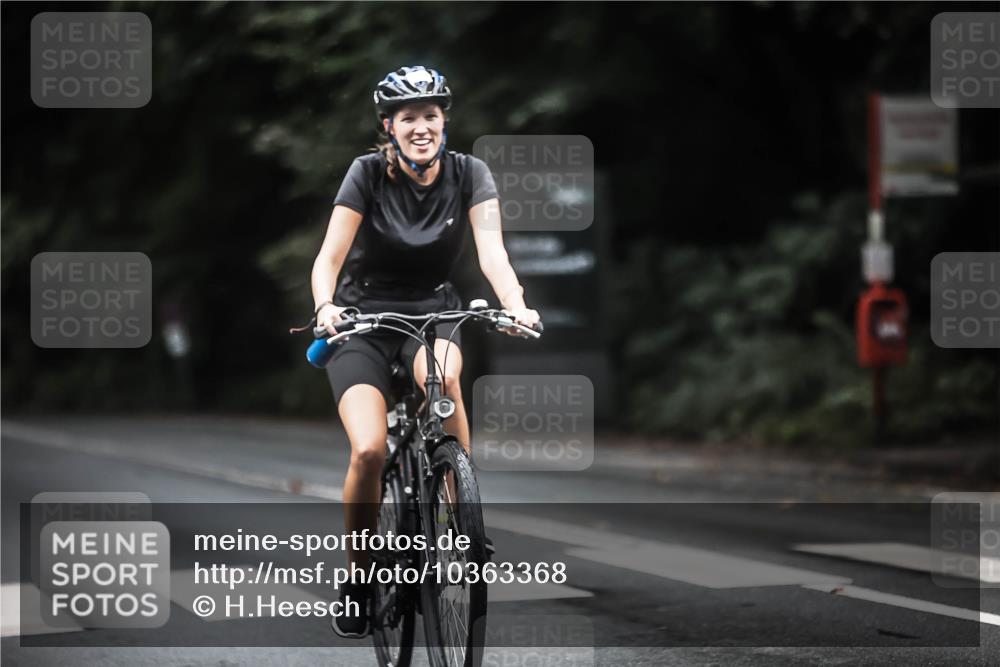 13.09.2026 - Stadtparktriathlon H.Heesch http://msf.ph/oto/10363368 13.09.2026 13:11:10 Radfahren 1216, 1384, 1404 meine-sportfotos.de