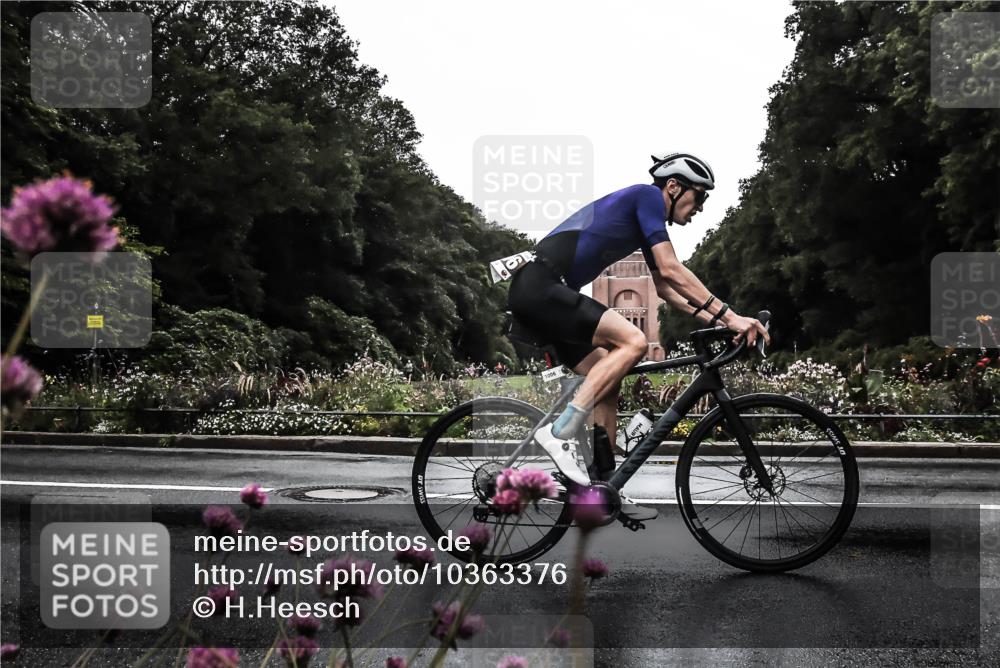 13.09.2026 - Stadtparktriathlon H.Heesch http://msf.ph/oto/10363376 13.09.2026 12:29:01 Radfahren 953, 1006, 1050 meine-sportfotos.de