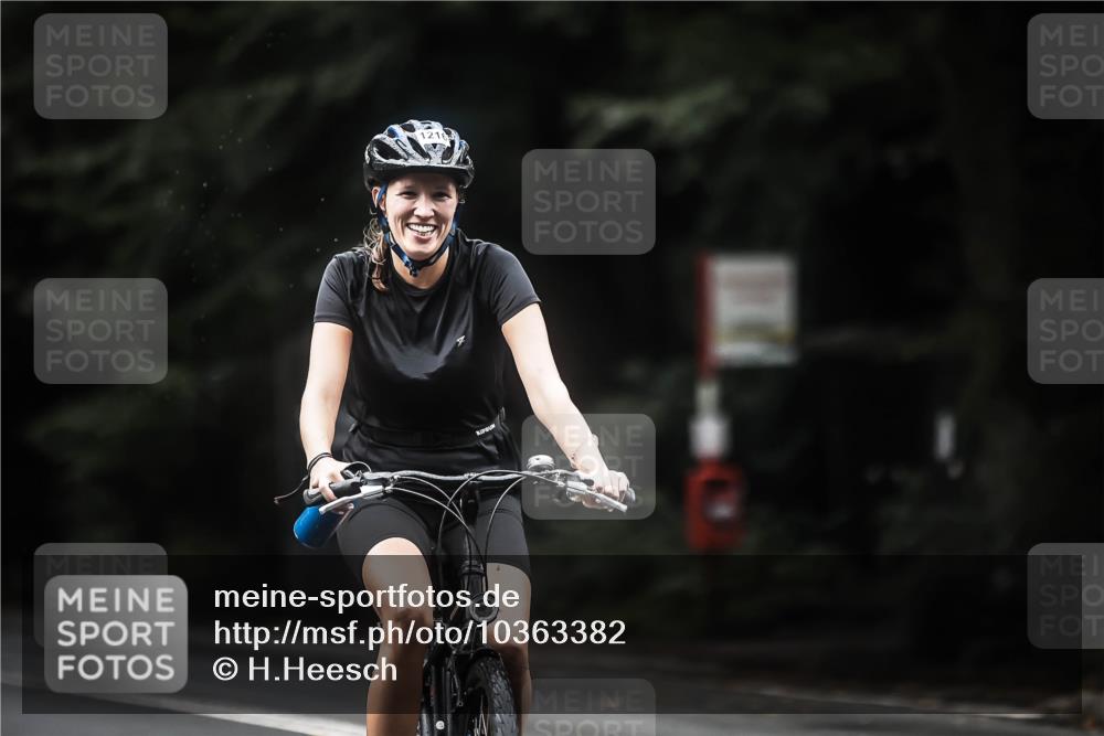 13.09.2026 - Stadtparktriathlon H.Heesch http://msf.ph/oto/10363382 13.09.2026 13:11:11 Radfahren 1216, 1384, 1404 meine-sportfotos.de