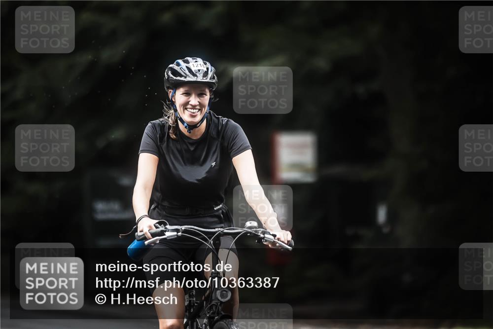 13.09.2026 - Stadtparktriathlon H.Heesch http://msf.ph/oto/10363387 13.09.2026 13:11:11 Radfahren 1216, 1384, 1404 meine-sportfotos.de