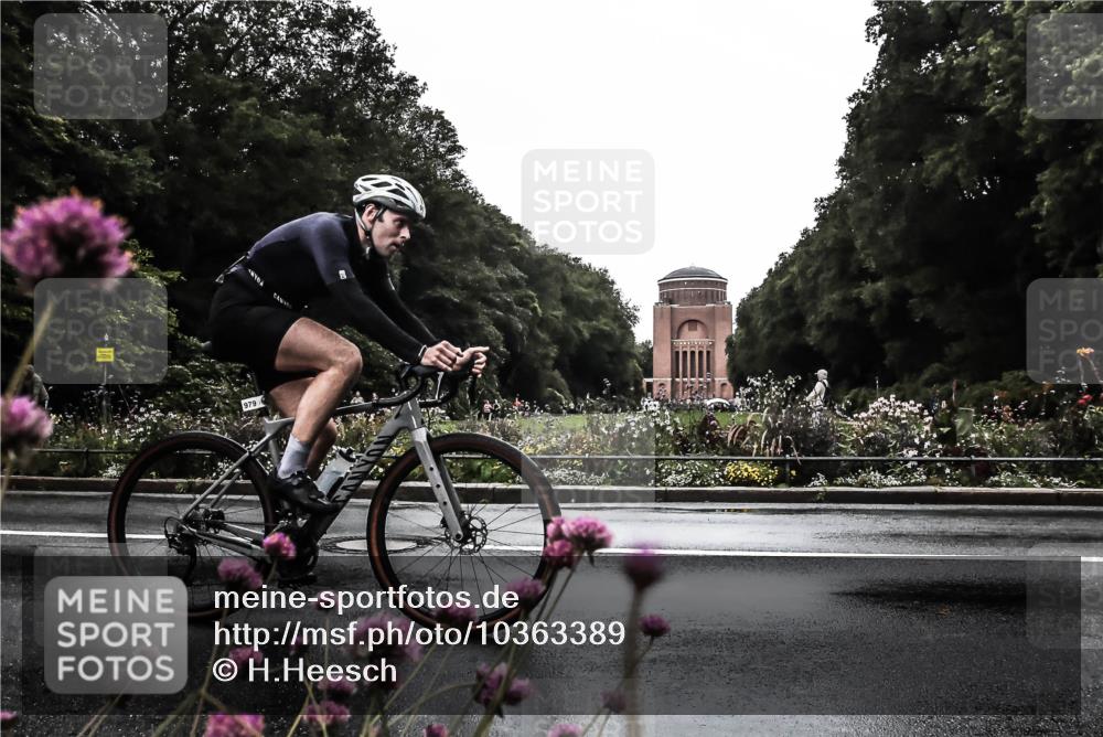 13.09.2026 - Stadtparktriathlon H.Heesch http://msf.ph/oto/10363389 13.09.2026 12:29:07 Radfahren 949, 979, 1242 meine-sportfotos.de