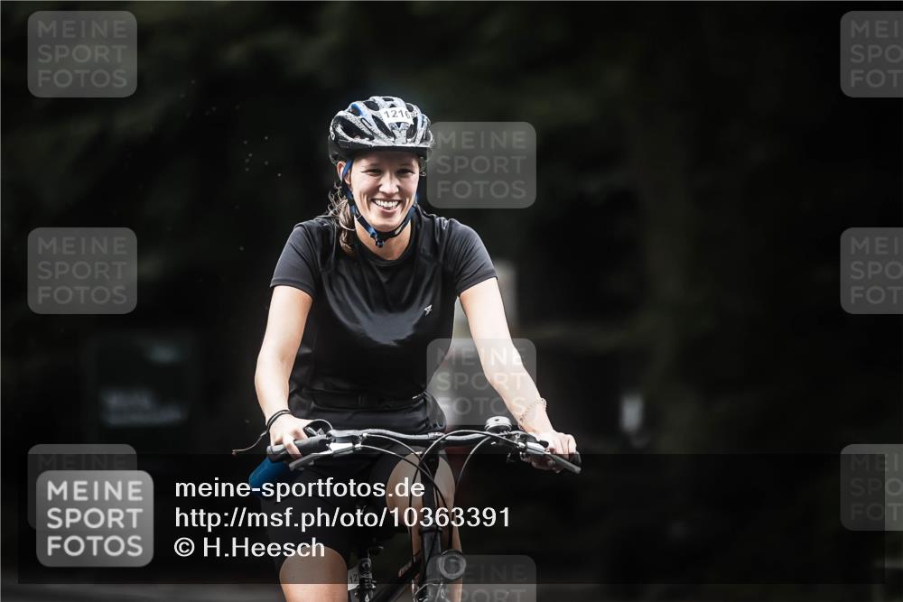 13.09.2026 - Stadtparktriathlon H.Heesch http://msf.ph/oto/10363391 13.09.2026 13:11:11 Radfahren 1216, 1384, 1404 meine-sportfotos.de