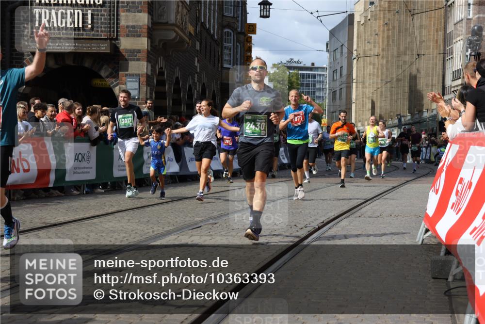 13.09.2026 - 21. swb-Marathon Bremen Strokosch-Dieckow http://msf.ph/oto/10363393 13.09.2026 13:34:57 Ziel 784, 809, 1395, 1871, 1967, 2215, 2831, 3029, 3052, 3058, 3318, 3380, 3388, 3409, 3765, 3842, 3890, 4537, 4616, 5378, 5488, 5566, 5694, 5760, 6128, 6168, 6244, 6255, 7168, 7833, 7962, 8182, 8381, 8453, 8493, 8552, 8683, 9751, 9788, 536, 2366, 2430, 2492, 3063, 4487, 5125, 5647, 6391, 6403, 6750, 7123, 7405, 7657, 7750, 7998, 8328, 9017, 9216, 13017, 13018, 13051, 13060 meine-sportfotos.de