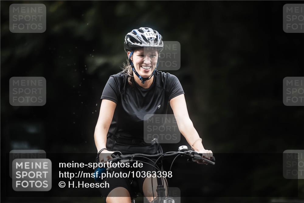 13.09.2026 - Stadtparktriathlon H.Heesch http://msf.ph/oto/10363398 13.09.2026 13:11:11 Radfahren 1216, 1384, 1404 meine-sportfotos.de