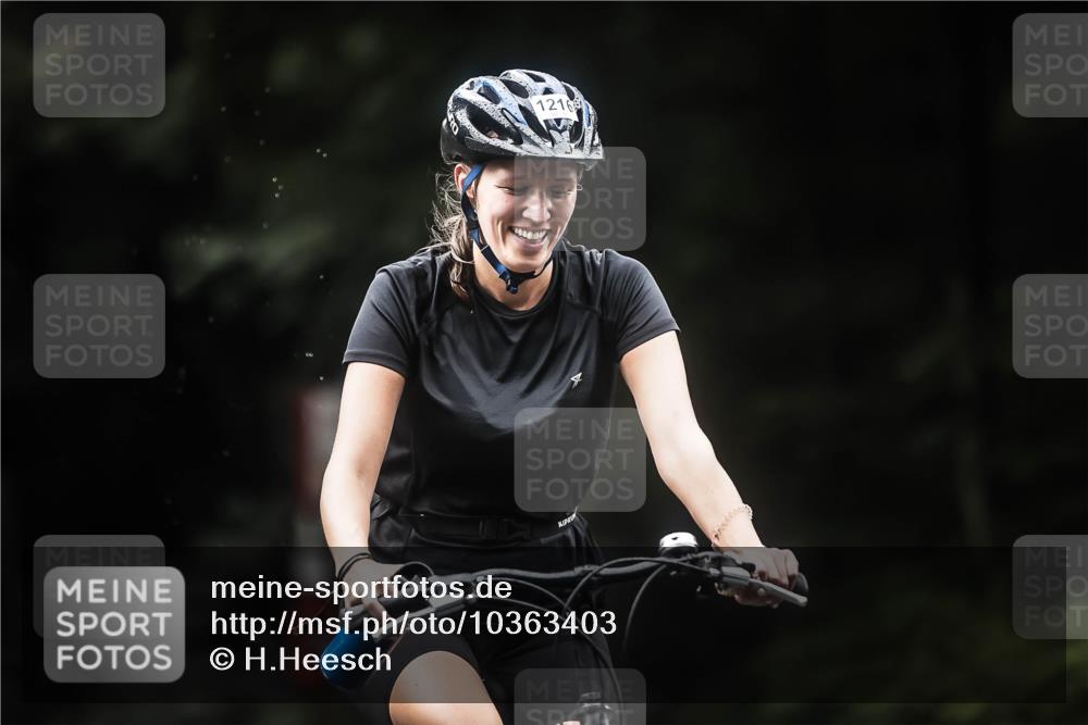 13.09.2026 - Stadtparktriathlon H.Heesch http://msf.ph/oto/10363403 13.09.2026 13:11:11 Radfahren 1216, 1384, 1404 meine-sportfotos.de