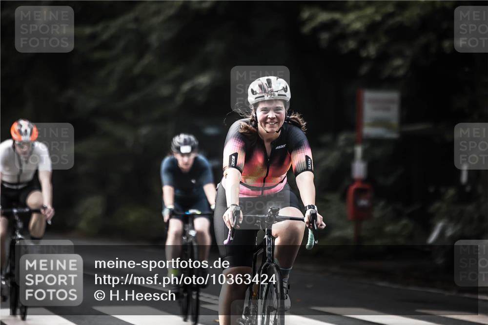 13.09.2026 - Stadtparktriathlon H.Heesch http://msf.ph/oto/10363424 13.09.2026 11:20:08 Radfahren 510, 666, 702, 713, 785, 796 meine-sportfotos.de