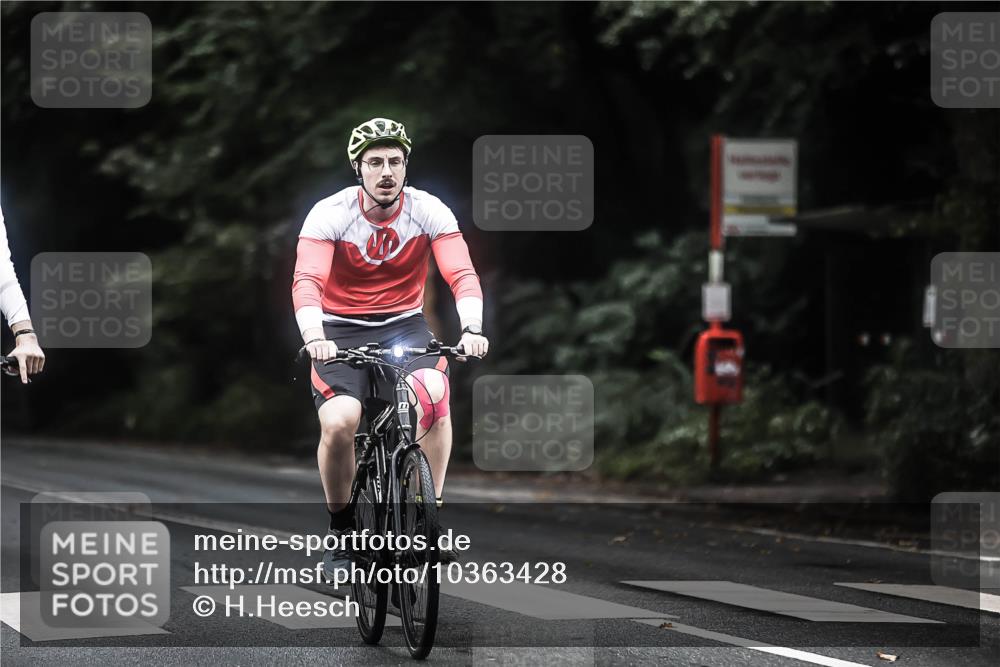 13.09.2026 - Stadtparktriathlon H.Heesch http://msf.ph/oto/10363428 13.09.2026 13:11:15 Radfahren 1216, 1253, 1384, 1404 meine-sportfotos.de