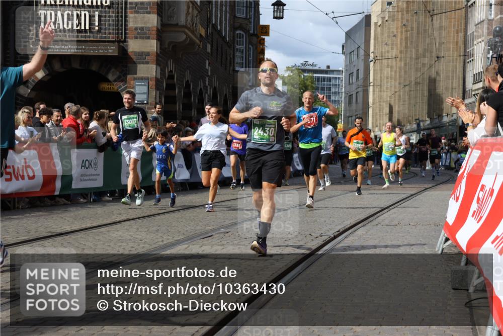13.09.2026 - 21. swb-Marathon Bremen Strokosch-Dieckow http://msf.ph/oto/10363430 13.09.2026 13:34:57 Ziel 784, 809, 1395, 1871, 1967, 2215, 2831, 3029, 3052, 3058, 3318, 3380, 3388, 3409, 3765, 3842, 3890, 4537, 4616, 5378, 5488, 5566, 5694, 5760, 6128, 6168, 6244, 6255, 7168, 7833, 7962, 8182, 8381, 8453, 8493, 8552, 8683, 9751, 9788, 536, 2366, 2430, 2492, 3063, 4487, 5125, 5647, 6391, 6403, 6750, 7123, 7405, 7657, 7750, 7998, 8328, 9017, 9216, 13017, 13018, 13051, 13060 meine-sportfotos.de