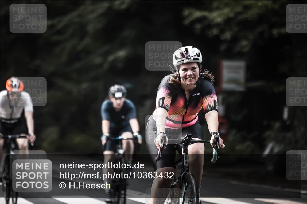 13.09.2026 - Stadtparktriathlon H.Heesch http://msf.ph/oto/10363432 13.09.2026 11:20:08 Radfahren 510, 666, 702, 713, 785, 796 meine-sportfotos.de