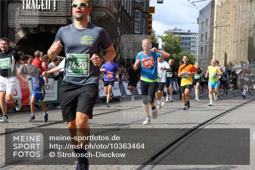 13.09.2026 - 21. swb-Marathon Bremen Strokosch-Dieckow http://msf.ph/oto/10363464 13.09.2026 13:34:58 Ziel 784, 809, 1395, 1871, 1967, 2215, 2525, 2831, 3029, 3052, 3058, 3318, 3353, 3380, 3388, 3409, 3765, 3842, 3890, 4537, 4616, 5378, 5488, 5694, 5760, 6128, 6168, 6244, 7168, 7833, 7962, 8182, 8381, 8453, 8493, 8552, 8683, 9751, 9788, 536, 2366, 2492, 3063, 4487, 4985, 5125, 5647, 6391, 6403, 6750, 7123, 7405, 7657, 7750, 7998, 8328, 9017, 9216, 13017, 13018, 13051, 13060 meine-sportfotos.de