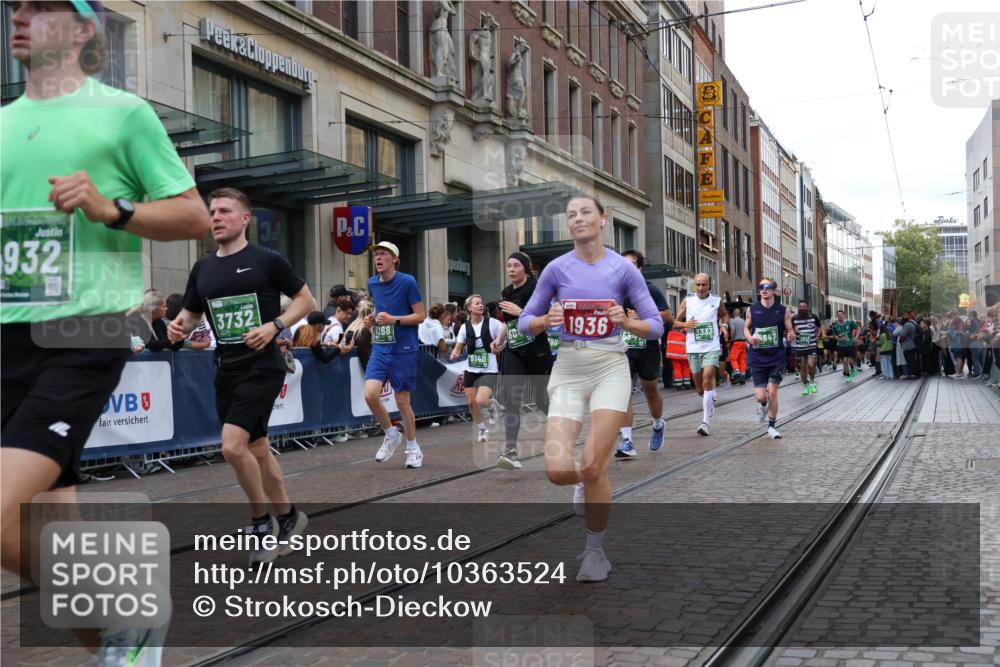 13.09.2026 - 21. swb-Marathon Bremen Strokosch-Dieckow http://msf.ph/oto/10363524 13.09.2026 13:36:54 Ziel 270, 391, 869, 950, 1180, 1285, 1854, 1991, 2241, 2531, 2930, 3333, 3627, 3732, 3823, 3894, 3909, 4261, 4410, 4448, 4932, 4947, 5388, 5547, 5577, 5612, 5738, 5791, 6046, 6056, 6431, 6629, 6904, 6947, 6961, 7006, 7398, 7445, 7571, 7937, 8268, 8443, 8458, 8753, 8839, 9140, 9310, 9317, 9415, 9701, 9840, 13077, 164, 551, 813, 843, 1641, 1849, 1936, 2275, 2673, 2819, 3122, 3541, 3585, 3635, 3787, 3815, 3874, 3998, 4006, 4050, 4261, 5236, 5355, 6056, 6269, 6408, 7046 meine-sportfotos.de
