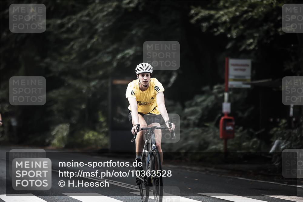 13.09.2026 - Stadtparktriathlon H.Heesch http://msf.ph/oto/10363528 13.09.2026 11:20:15 Radfahren 510, 589, 596, 597, 702 meine-sportfotos.de