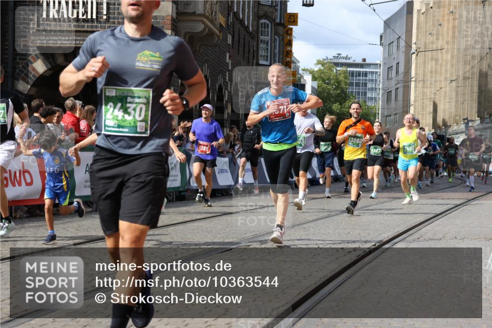 13.09.2026 - 21. swb-Marathon Bremen Strokosch-Dieckow http://msf.ph/oto/10363544 13.09.2026 13:34:59 Ziel 784, 809, 1210, 1395, 1871, 1967, 2525, 2831, 3052, 3058, 3318, 3353, 3380, 3388, 3409, 3765, 3842, 4537, 5378, 5488, 5694, 5760, 6128, 6168, 6244, 7168, 7833, 7962, 8182, 8381, 8453, 8493, 8552, 8683, 9038, 9751, 9788, 9820, 536, 2366, 2492, 3063, 3916, 4487, 4635, 4985, 5016, 5125, 5647, 6391, 6403, 6750, 7123, 7405, 7657, 7703, 7750, 7998, 8328, 9017, 9216, 9526, 9527, 13051, 13060 meine-sportfotos.de