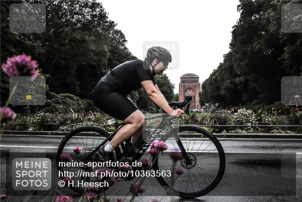 13.09.2026 - Stadtparktriathlon H.Heesch http://msf.ph/oto/10363563 13.09.2026 12:29:49 Radfahren 956, 1057, 1105, 1136, 1179 meine-sportfotos.de