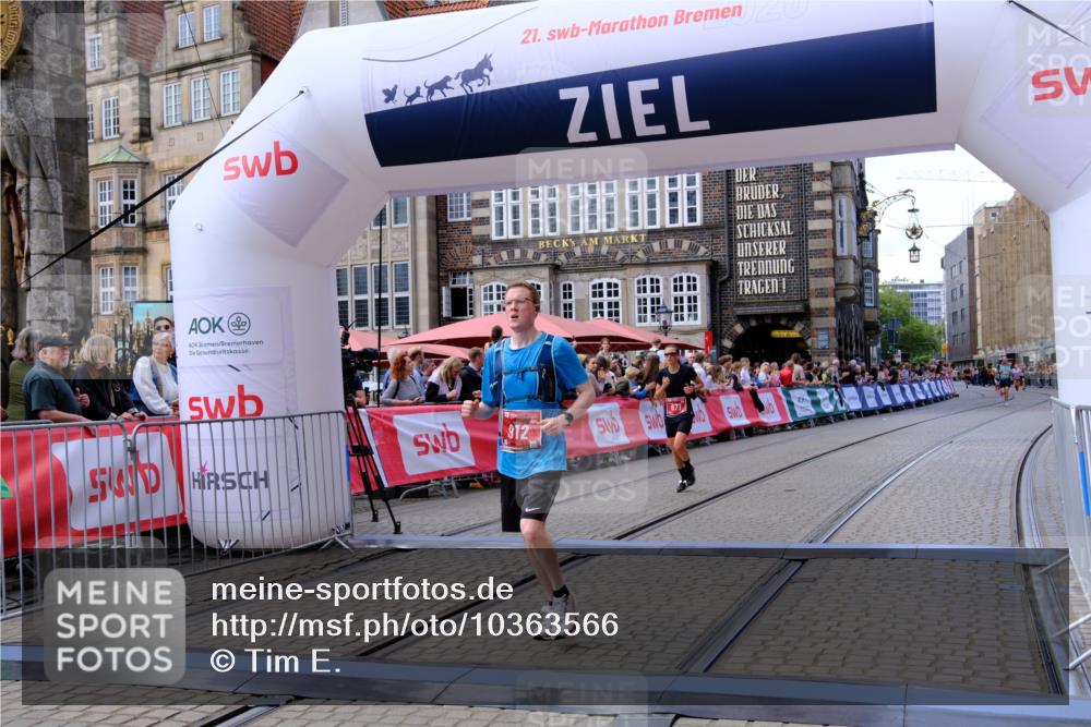 13.09.2026 - 21. swb-Marathon Bremen Tim E. http://msf.ph/oto/10363566 13.09.2026 13:01:02 Ziel 371, 453, 1136, 2141, 4904, 8749, 9849 meine-sportfotos.de