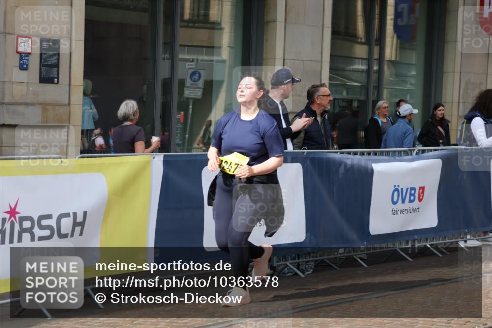 13.09.2026 - 21. swb-Marathon Bremen Strokosch-Dieckow http://msf.ph/oto/10363578 13.09.2026 11:25:24 Ziel 10732, 12471, 10533 meine-sportfotos.de