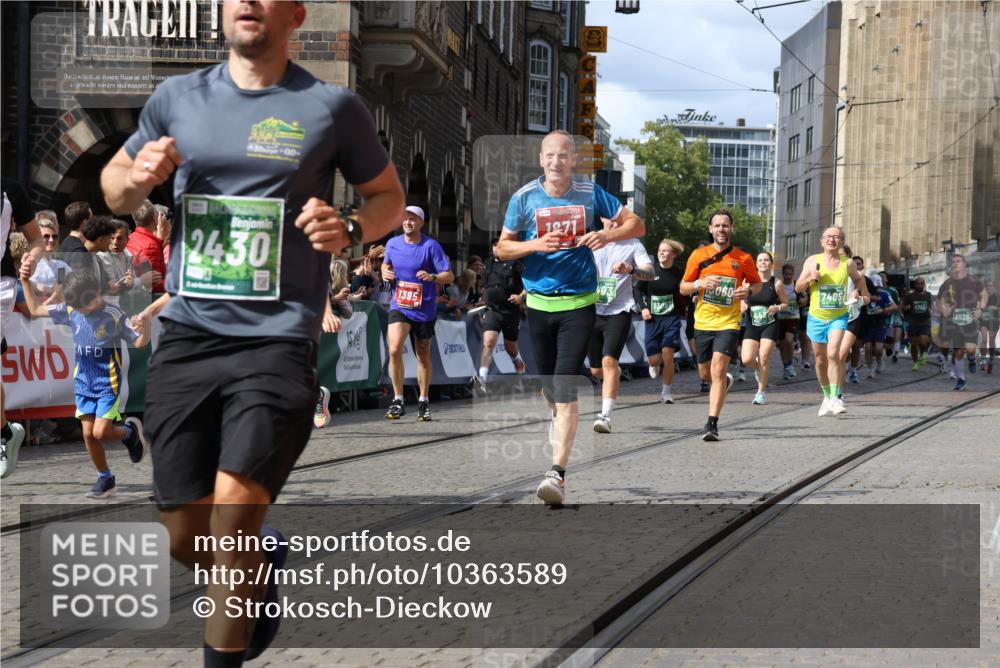 13.09.2026 - 21. swb-Marathon Bremen Strokosch-Dieckow http://msf.ph/oto/10363589 13.09.2026 13:34:59 Ziel 784, 809, 1210, 1395, 1871, 1967, 2525, 2831, 3052, 3058, 3318, 3353, 3380, 3388, 3409, 3765, 3842, 4537, 5378, 5488, 5694, 5760, 6128, 6168, 6244, 7168, 7833, 7962, 8182, 8381, 8453, 8493, 8552, 8683, 9038, 9751, 9788, 9820, 536, 2366, 2492, 3063, 3916, 4487, 4635, 4985, 5016, 5125, 5647, 6391, 6403, 6750, 7123, 7405, 7657, 7703, 7750, 7998, 8328, 9017, 9216, 9526, 9527, 13051, 13060 meine-sportfotos.de