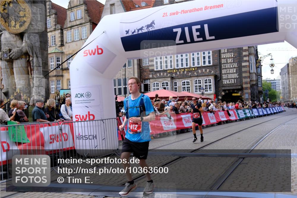 13.09.2026 - 21. swb-Marathon Bremen Tim E. http://msf.ph/oto/10363600 13.09.2026 13:01:03 Ziel 371, 453, 2141, 4904, 8749, 9849 meine-sportfotos.de