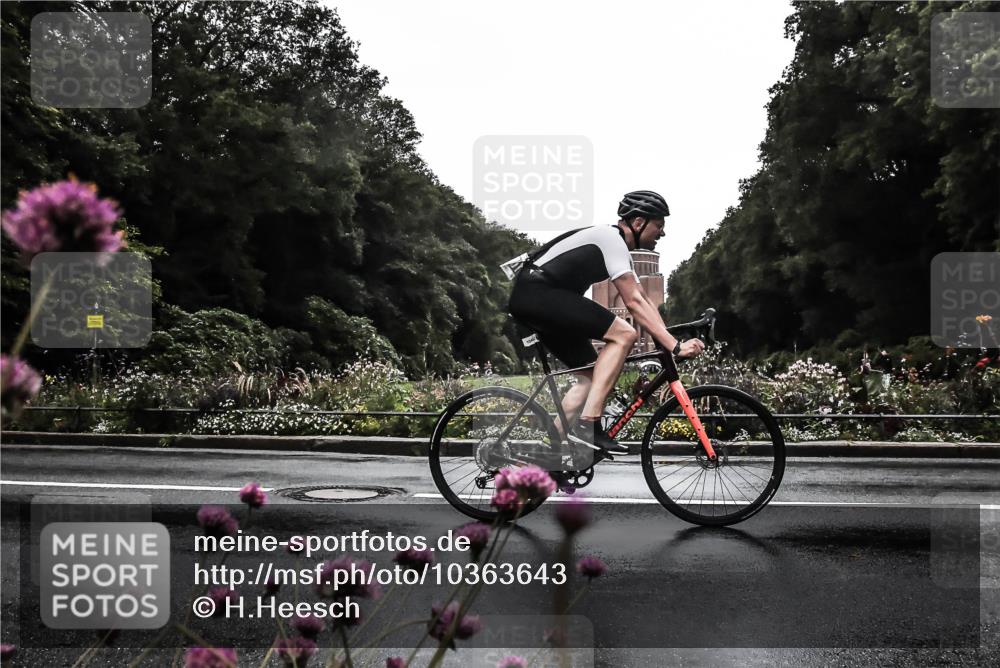 13.09.2026 - Stadtparktriathlon H.Heesch http://msf.ph/oto/10363643 13.09.2026 12:30:07 Radfahren 1040, 1109, 1118 meine-sportfotos.de