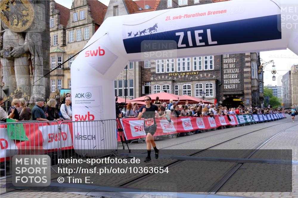 13.09.2026 - 21. swb-Marathon Bremen Tim E. http://msf.ph/oto/10363654 13.09.2026 13:01:04 Ziel 371, 453, 2141, 4904, 8749, 9849 meine-sportfotos.de