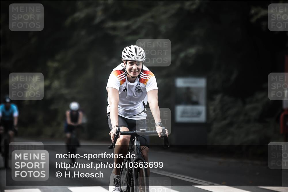 13.09.2026 - Stadtparktriathlon H.Heesch http://msf.ph/oto/10363699 13.09.2026 11:20:32 Radfahren 633, 643, 670, 815 meine-sportfotos.de