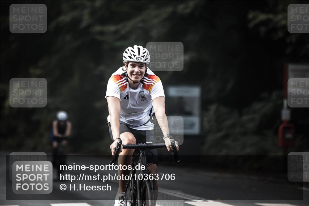 13.09.2026 - Stadtparktriathlon H.Heesch http://msf.ph/oto/10363706 13.09.2026 11:20:32 Radfahren 633, 643, 670, 815 meine-sportfotos.de