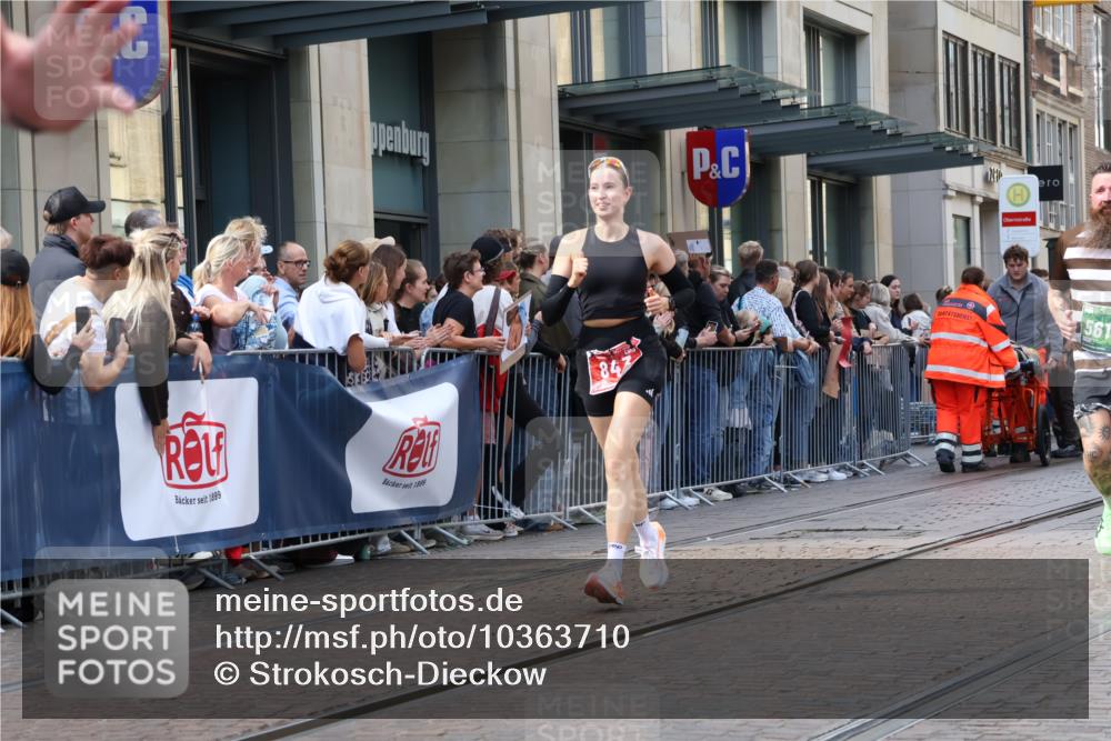 13.09.2026 - 21. swb-Marathon Bremen Strokosch-Dieckow http://msf.ph/oto/10363710 13.09.2026 13:36:57 Ziel 270, 391, 448, 869, 950, 1180, 1285, 1854, 1991, 2531, 3333, 3627, 3732, 3823, 3894, 4448, 4628, 4932, 4947, 5388, 5547, 5577, 5612, 5738, 5791, 6046, 6431, 6629, 6904, 6947, 6961, 7006, 7571, 7937, 8268, 8439, 8443, 8458, 8553, 8748, 8753, 9140, 9310, 9317, 9415, 9701, 9840, 13077, 551, 813, 843, 1285, 1641, 1849, 1936, 2241, 2275, 2819, 2930, 3122, 3541, 3635, 3787, 3815, 3874, 3909, 3998, 4050, 4261, 4410, 5236, 5355, 6056, 6269, 6408, 6431, 7046 meine-sportfotos.de