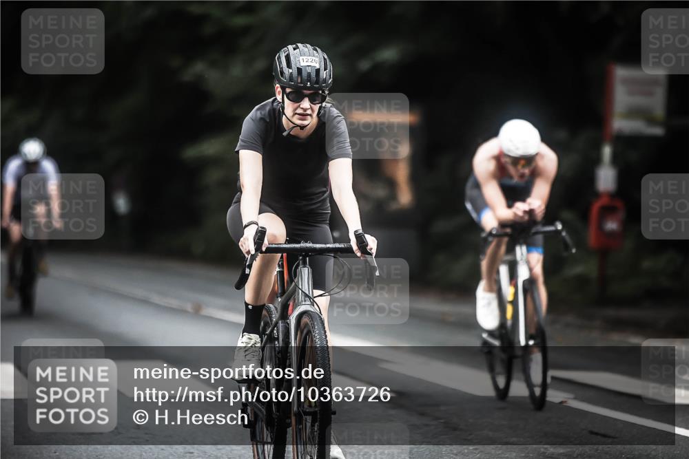 13.09.2026 - Stadtparktriathlon H.Heesch http://msf.ph/oto/10363726 13.09.2026 13:11:45 Radfahren 1196, 1220, 1291, 1336, 1392, 1443 meine-sportfotos.de
