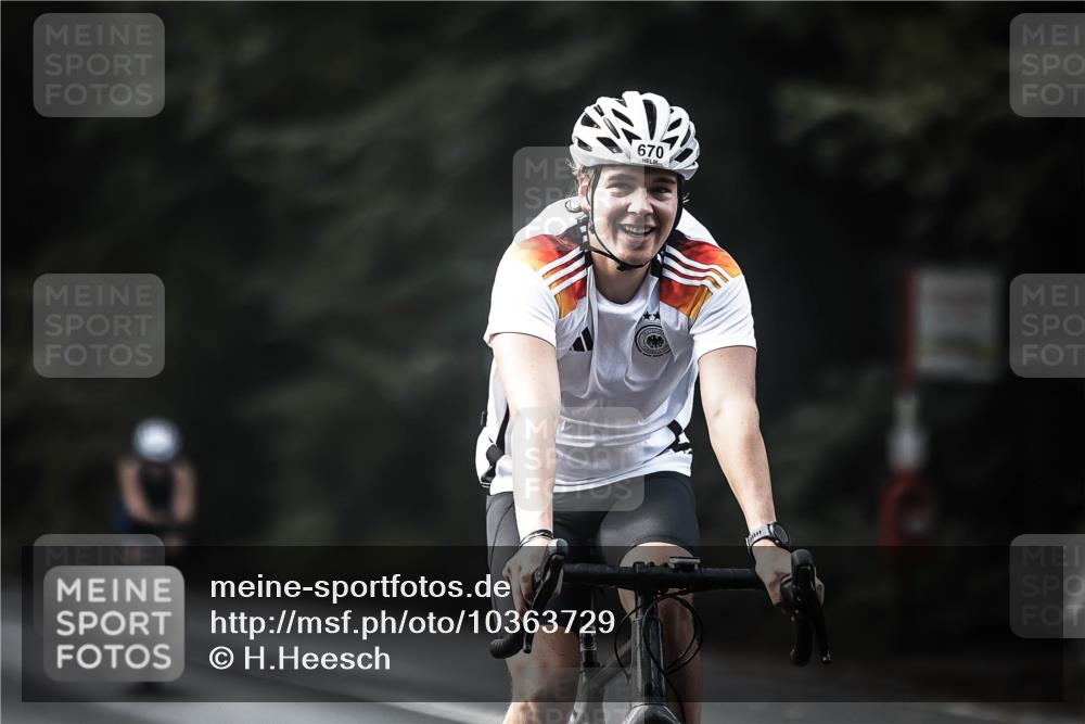 13.09.2026 - Stadtparktriathlon H.Heesch http://msf.ph/oto/10363729 13.09.2026 11:20:33 Radfahren 633, 643, 670, 815 meine-sportfotos.de