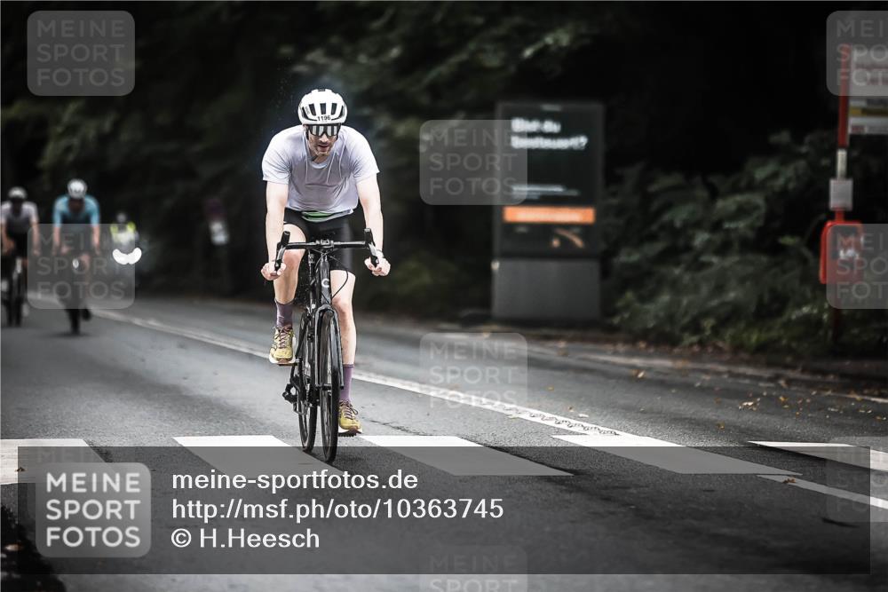 13.09.2026 - Stadtparktriathlon H.Heesch http://msf.ph/oto/10363745 13.09.2026 13:11:47 Radfahren 1196, 1220, 1291, 1336, 1378, 1392, 1443 meine-sportfotos.de