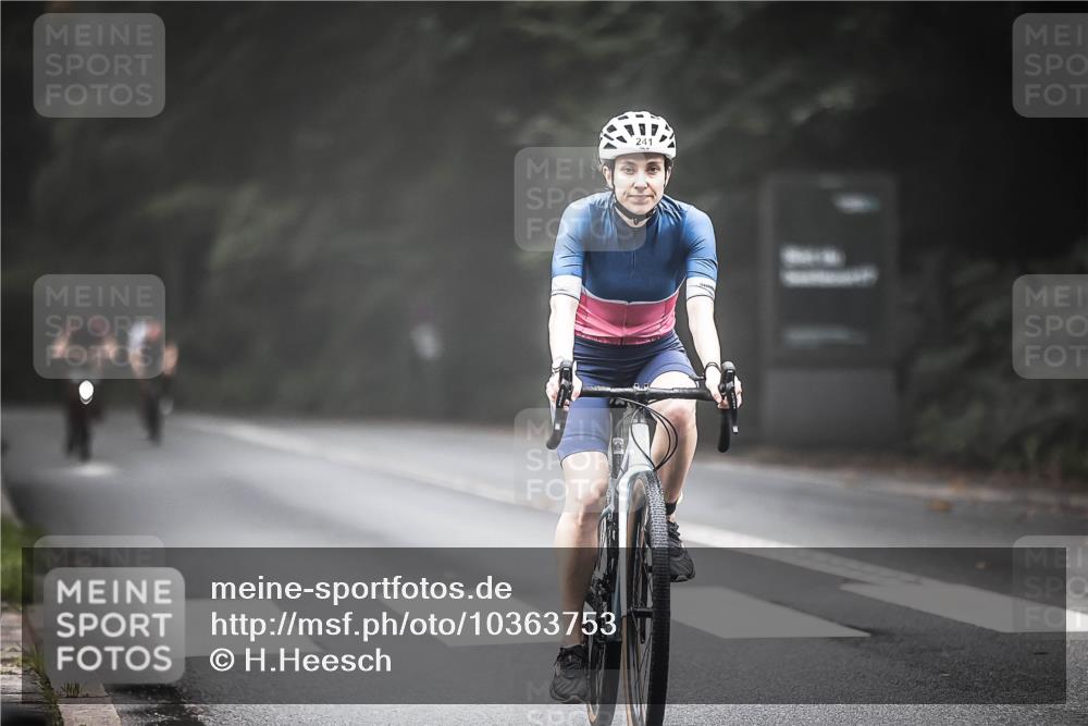 13.09.2026 - Stadtparktriathlon H.Heesch http://msf.ph/oto/10363753 13.09.2026 10:09:06 Radfahren 228, 241, 244, 263, 279, 289 meine-sportfotos.de