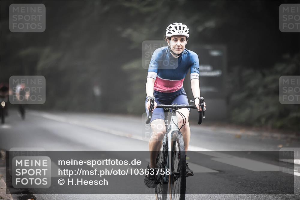 13.09.2026 - Stadtparktriathlon H.Heesch http://msf.ph/oto/10363758 13.09.2026 10:09:06 Radfahren 228, 241, 244, 263, 279, 289 meine-sportfotos.de