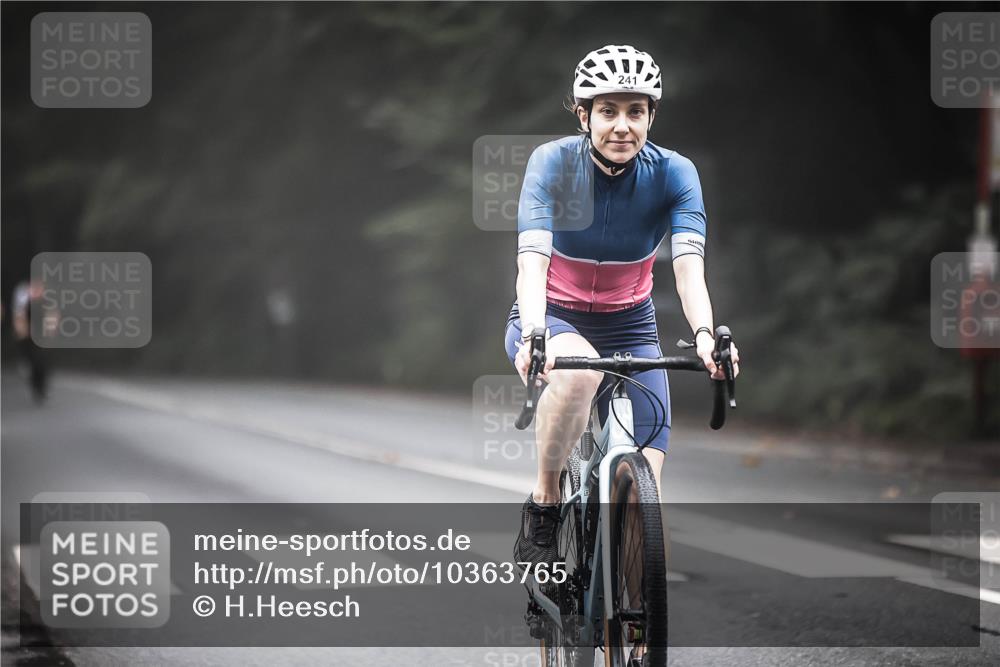 13.09.2026 - Stadtparktriathlon H.Heesch http://msf.ph/oto/10363765 13.09.2026 10:09:06 Radfahren 228, 241, 244, 263, 279, 289 meine-sportfotos.de