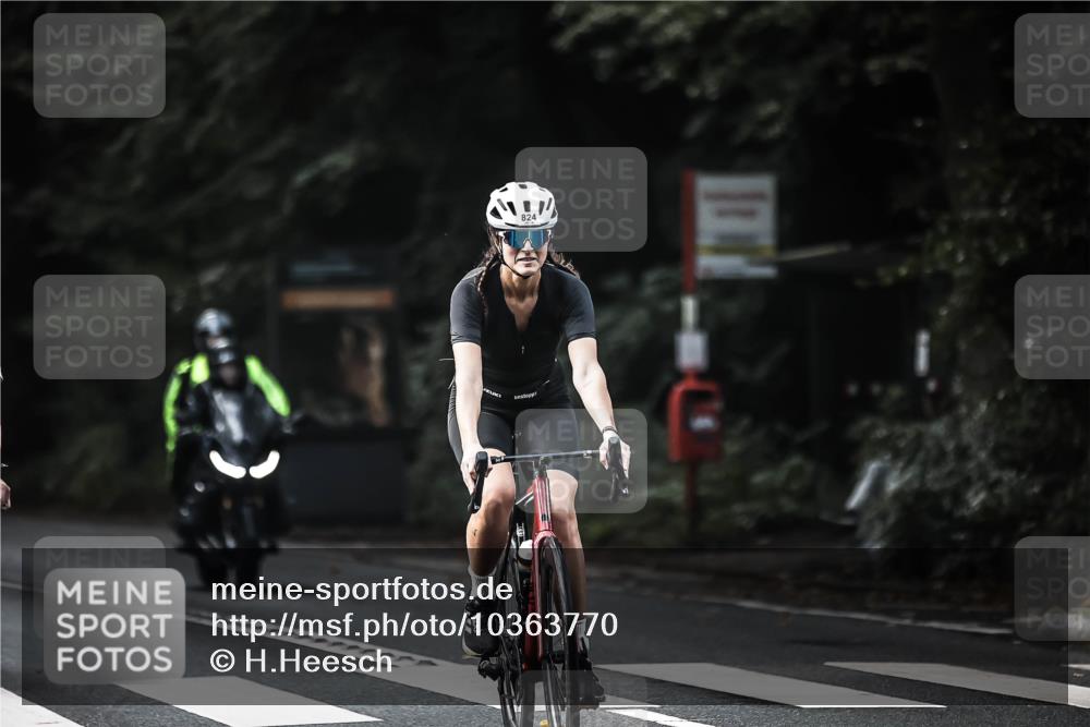 13.09.2026 - Stadtparktriathlon H.Heesch http://msf.ph/oto/10363770 13.09.2026 11:20:42 Radfahren 594, 602, 641, 824 meine-sportfotos.de