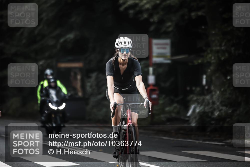 13.09.2026 - Stadtparktriathlon H.Heesch http://msf.ph/oto/10363774 13.09.2026 11:20:42 Radfahren 594, 602, 641, 824 meine-sportfotos.de