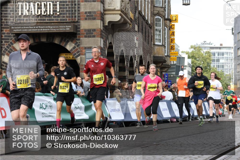 13.09.2026 - 21. swb-Marathon Bremen Strokosch-Dieckow http://msf.ph/oto/10363777 13.09.2026 10:59:23 Ziel 10383, 10415, 10427, 10477, 10668, 10787, 10843, 11034, 11267, 11278, 11602, 11913, 12015, 12118, 12127, 12130, 12131, 12200, 12271, 12297, 12414, 10147, 10377, 10745, 10922, 11151, 11207, 11519, 11594, 11873, 12295, 12481, 12527 meine-sportfotos.de